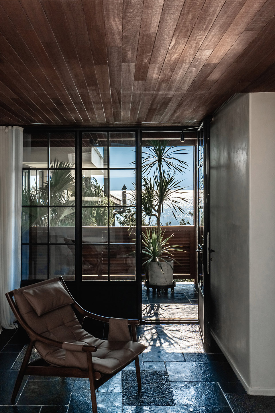 yun7-seaview-resort-hotel-by-and-studio