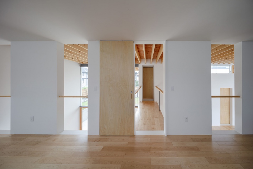 House with Hooked Multi ihrmk