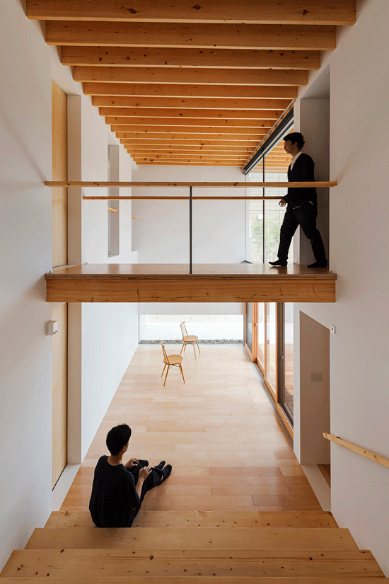 House with Hooked Multi ihrmk