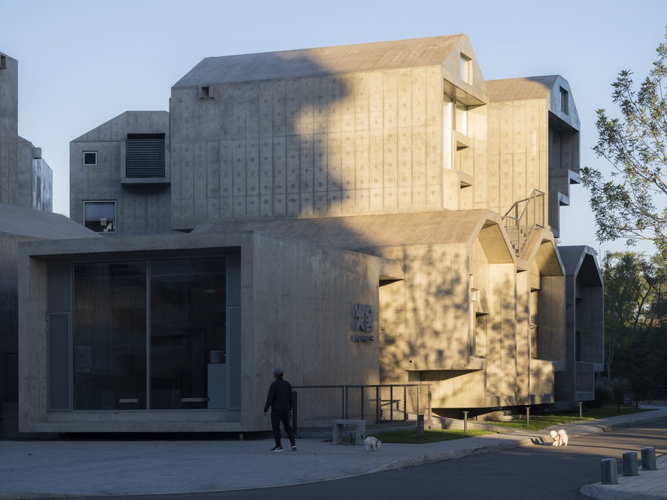 the kennels by atelier gom
