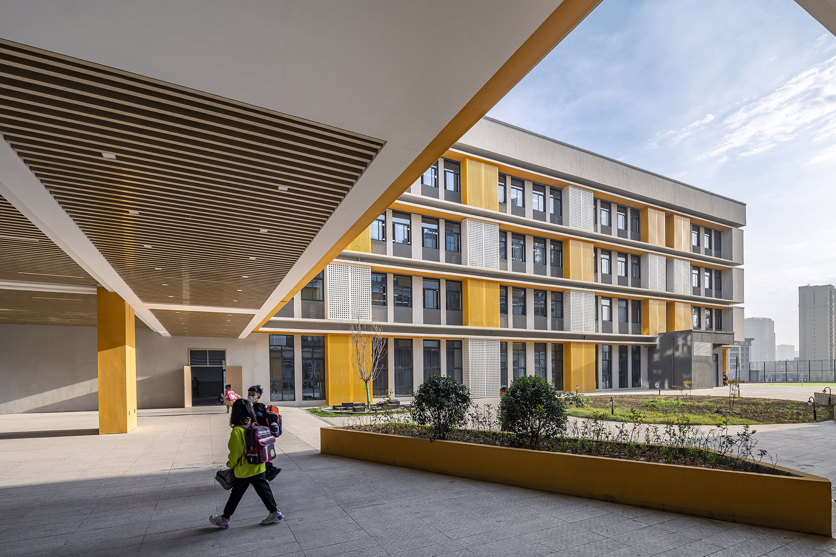 Xi’an Chanba N.23 Primary school by Sixth Architecture Design Institute ...