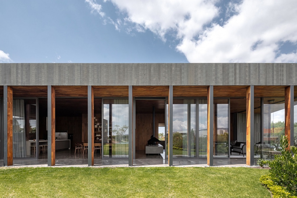 PORTICO ONNIS LUQUE