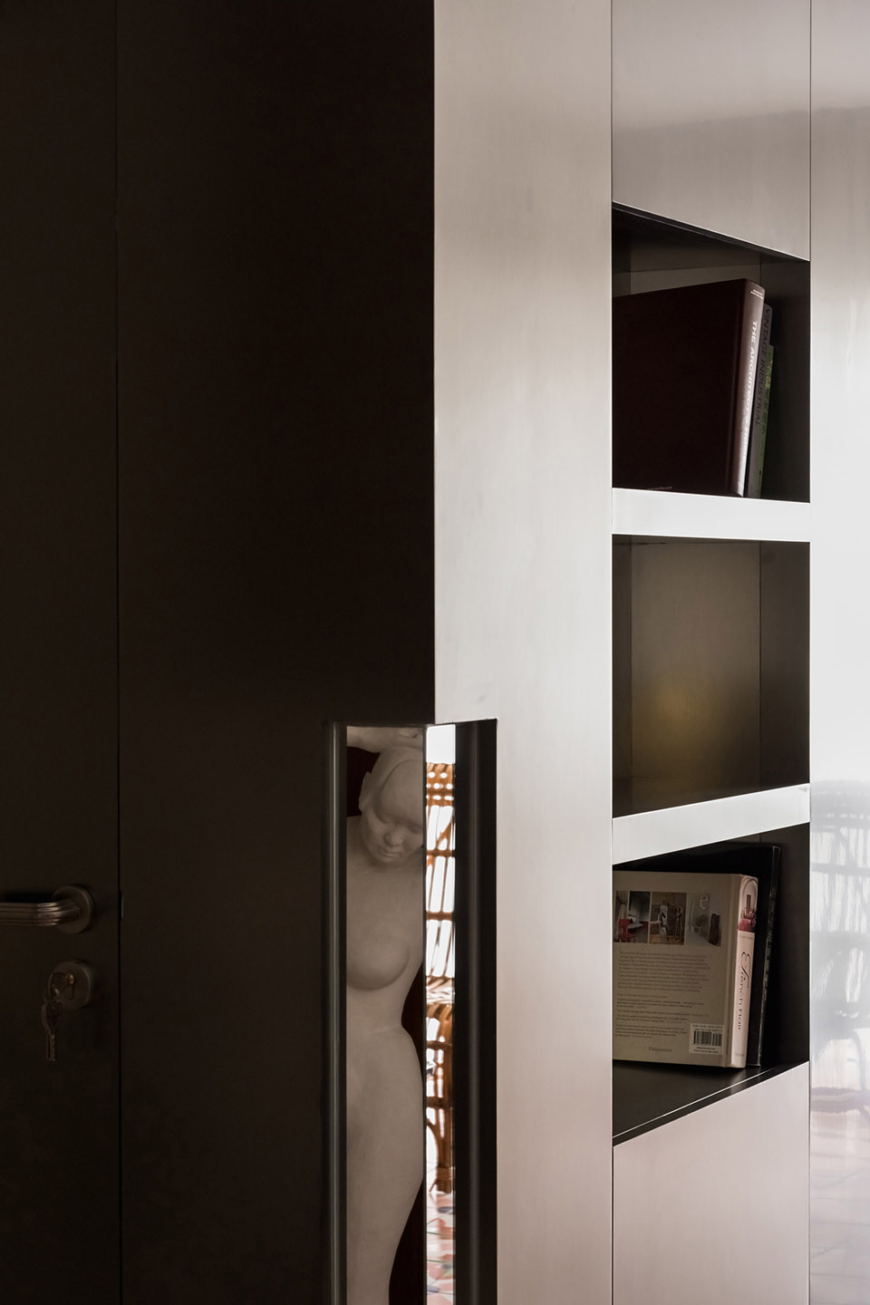 “The Metal Box” Apartment Renovation by NADECO 谷德设计网