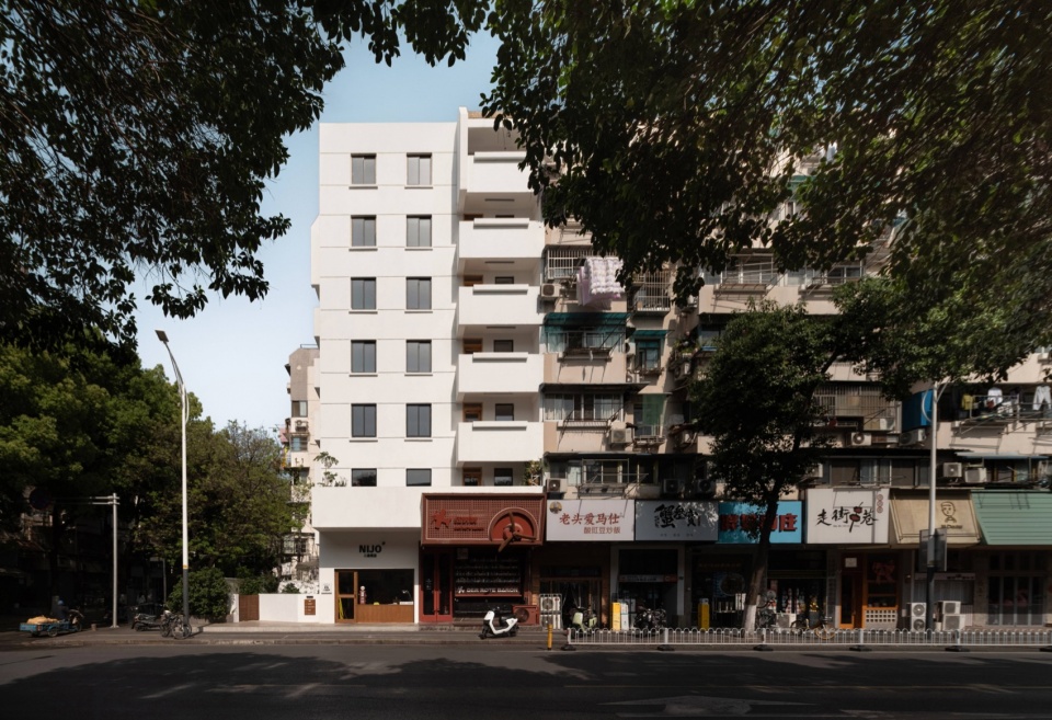 东向立面© 金啸文