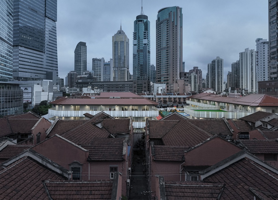 从东侧里弄望向校园View of the school compound from the east lane ©繁玺视觉