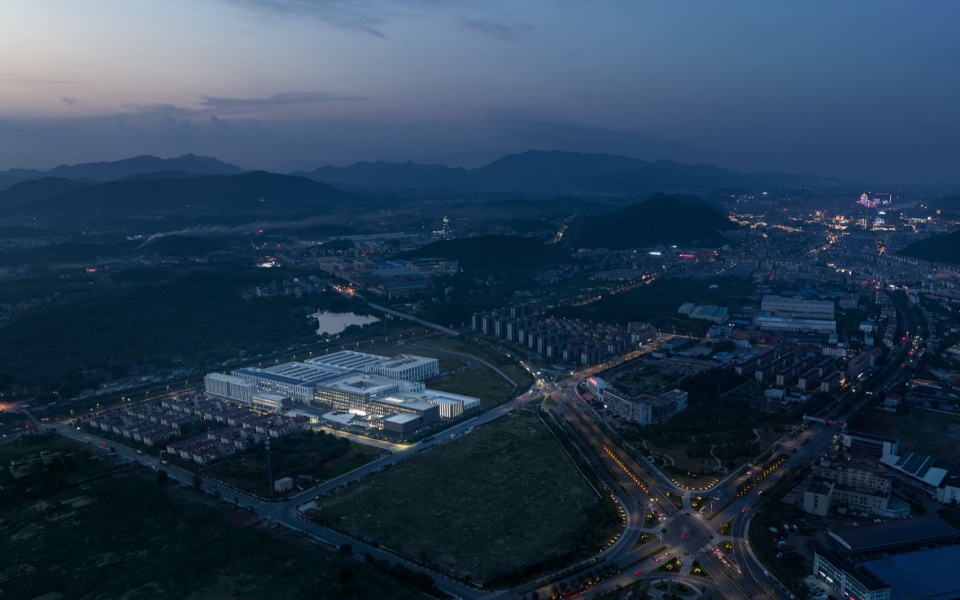 工厂远观 ©李逸 zhejiang horizon instrument transformer future factory