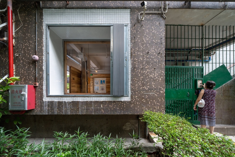由小区看向半室外咖啡区 view to the semi outdoor coffee area from the neighborhood @张超