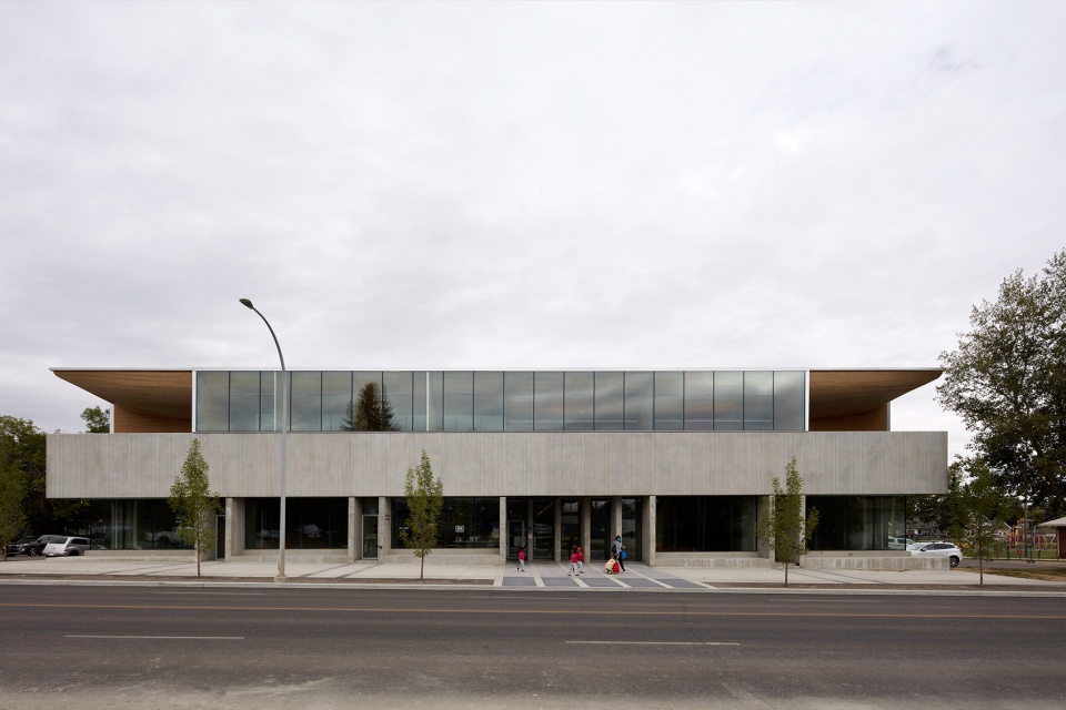 17th Avenue Clinic by 5468796 Architecture
