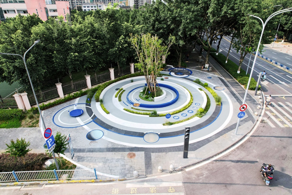 High Tech Quantum Pocket Park by 10Design