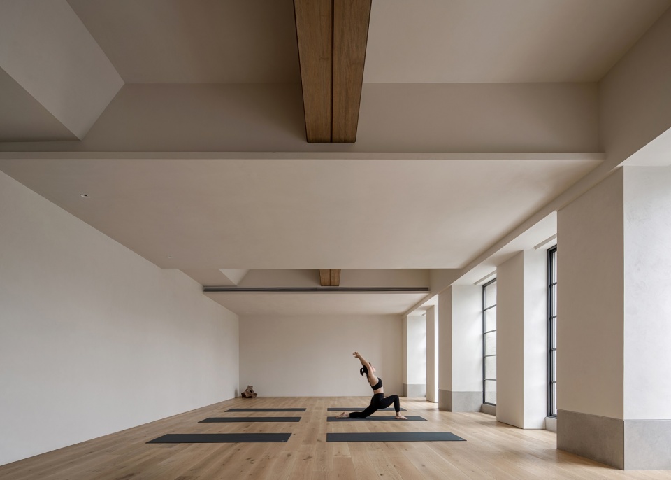 hello white yoga by geemo design