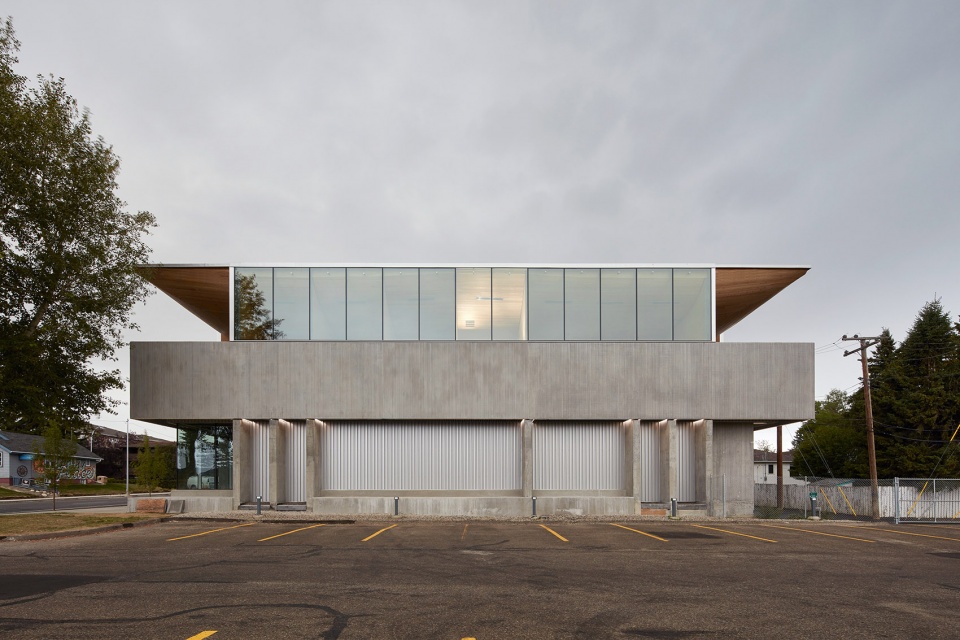 17th Avenue Clinic by 5468796 Architecture