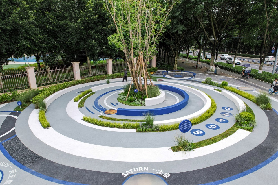 High Tech Quantum Pocket Park by 10Design
