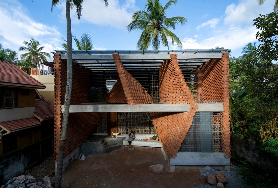 pirouette house by wallmakers