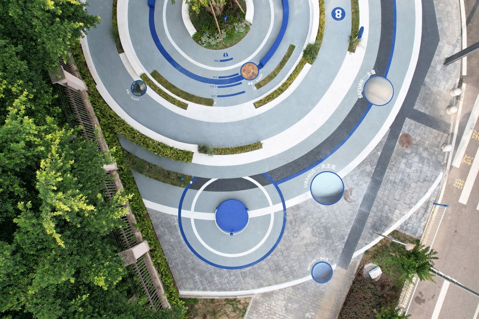 High Tech Quantum Pocket Park by 10Design
