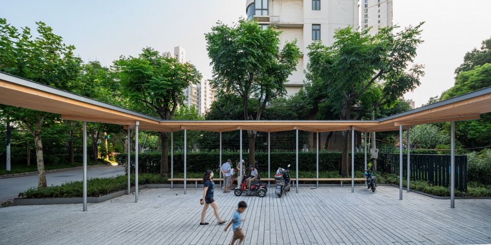 Service Station in Front of Putuo Park Suzhou Creek Atelier Z