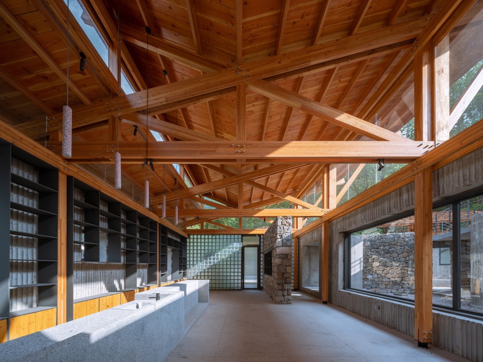 multifunctional service center of liuba mountain scenic area by shulin architectural design