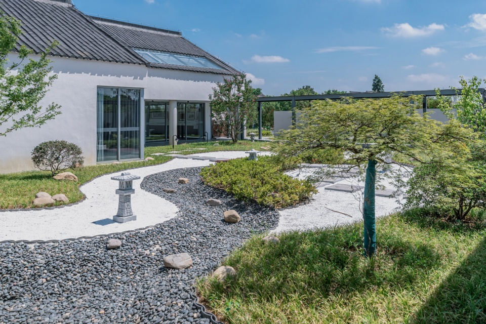 Community Center in Tangma Village Liyang by Atelier RenTian