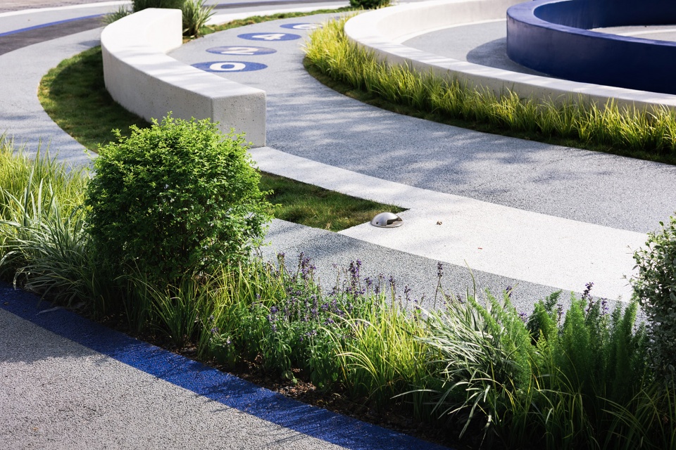 High Tech Quantum Pocket Park by 10Design