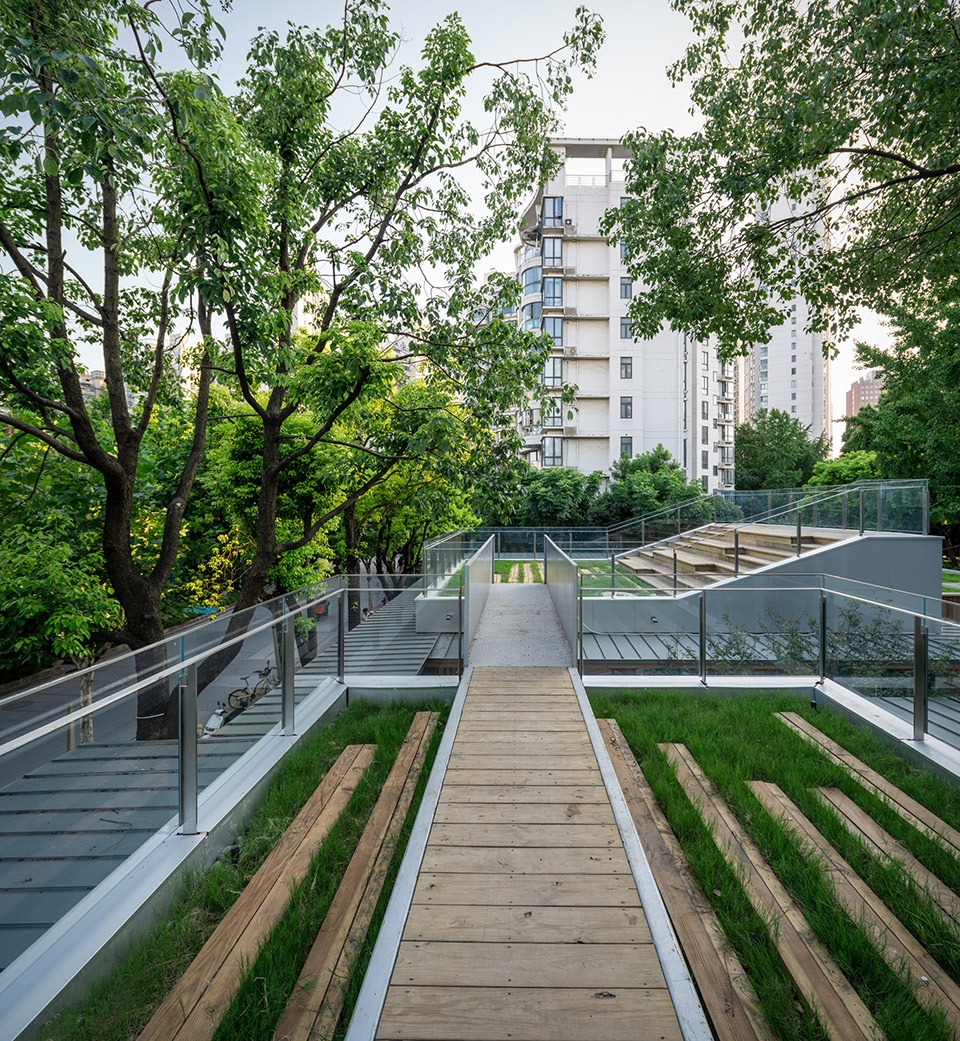 Service Station in Front of Putuo Park Suzhou Creek Atelier Z