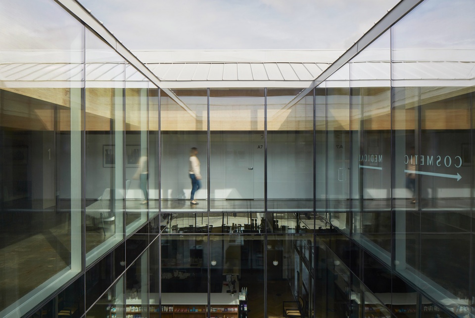17th Avenue Clinic by 5468796 Architecture