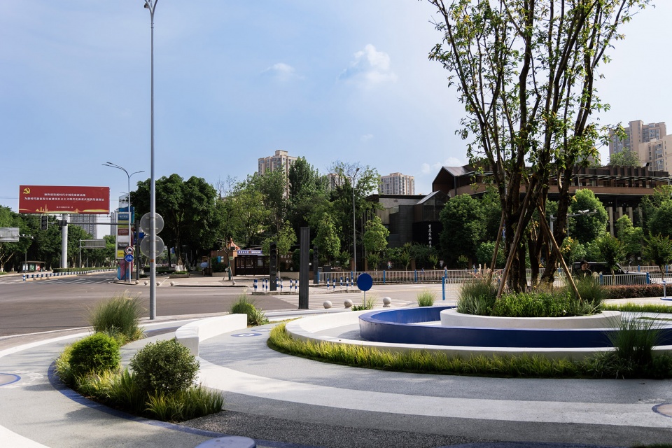 High Tech Quantum Pocket Park by 10Design