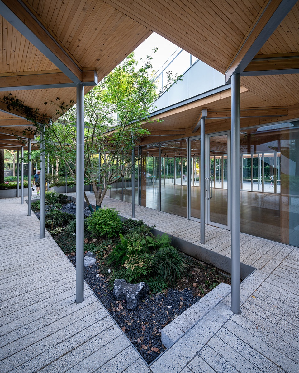 Service Station in Front of Putuo Park Suzhou Creek Atelier Z