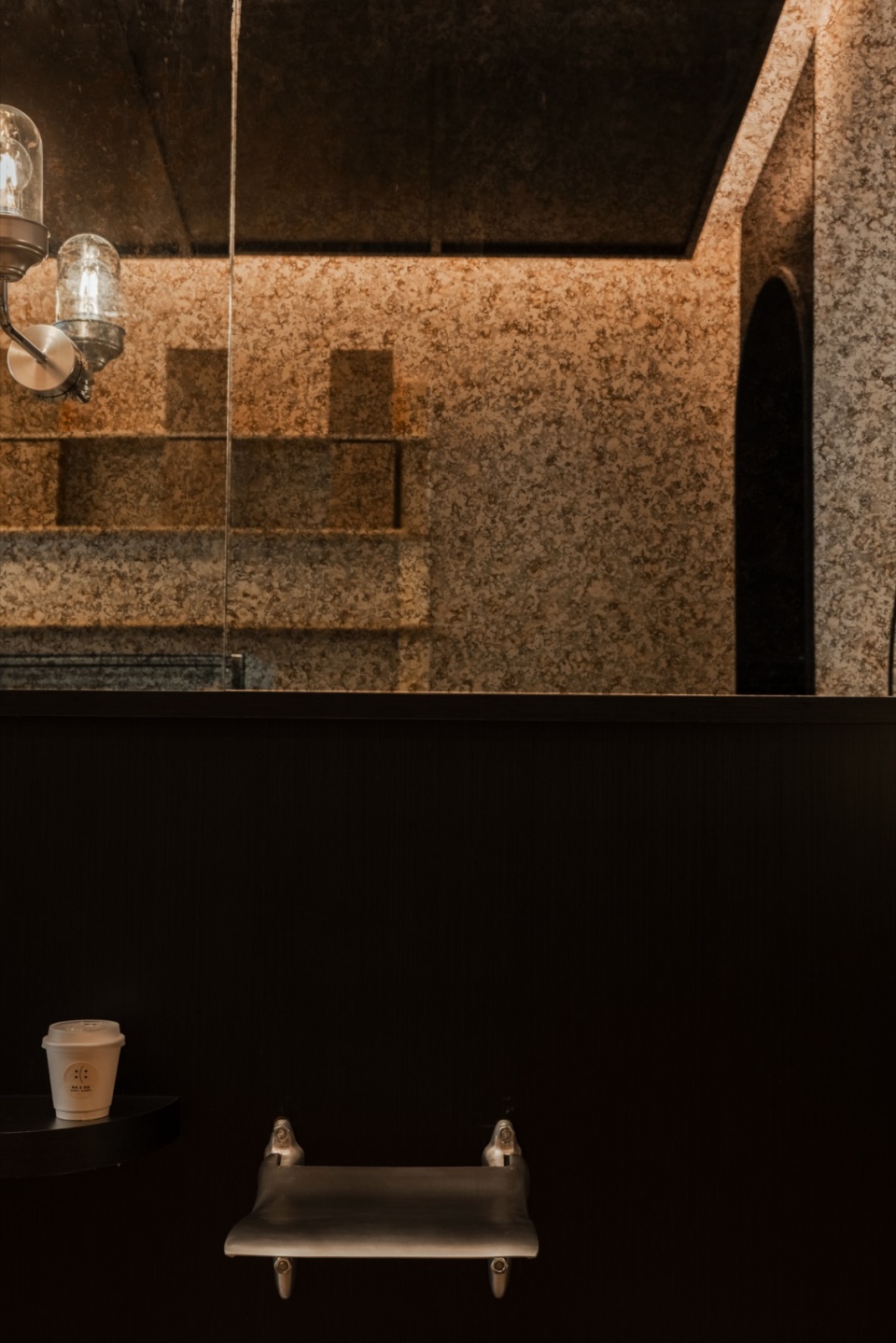 vis a vis by wooom studio