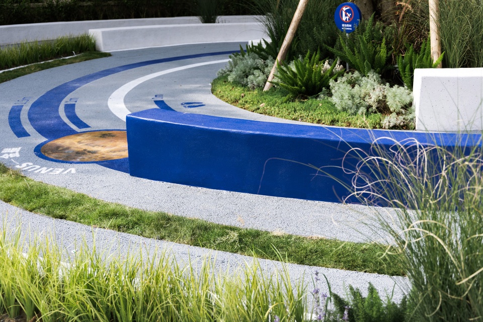 High Tech Quantum Pocket Park by 10Design