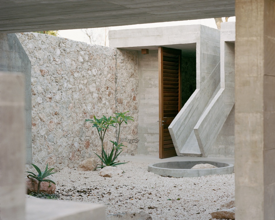 casa merida by ludwig godefroy architecture