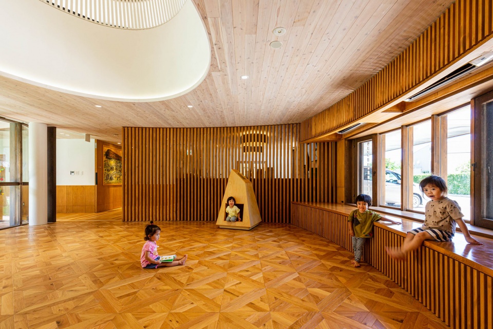 slp center arc by hibinosekkei youji no shiro