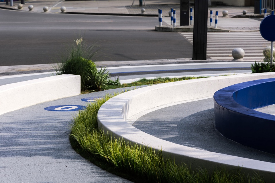 High Tech Quantum Pocket Park by 10Design