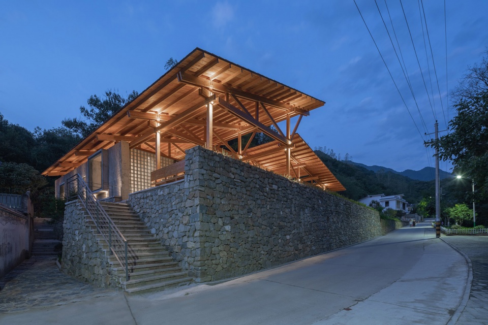 multifunctional service center of liuba mountain scenic area by shulin architectural design