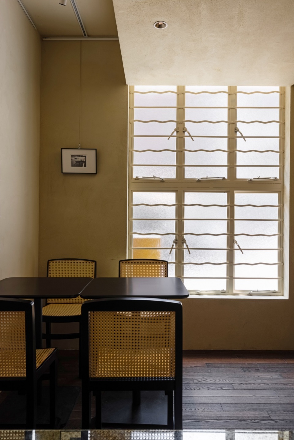 vis a vis by wooom studio