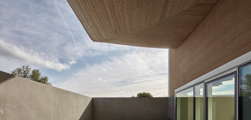 17th Avenue Clinic by 5468796 Architecture