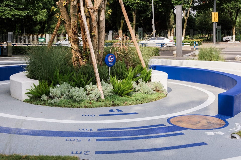 High Tech Quantum Pocket Park by 10Design