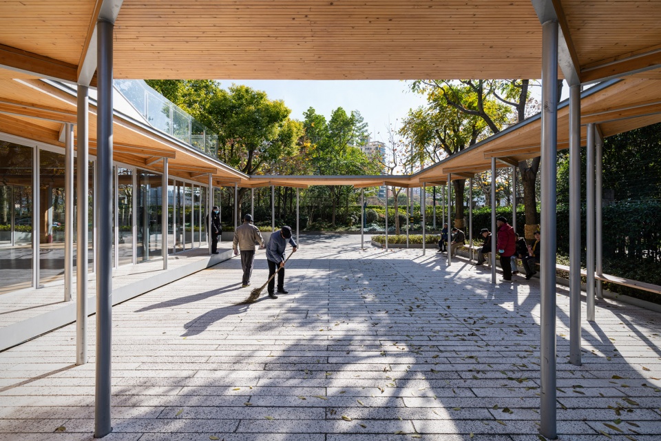 Service Station in Front of Putuo Park Suzhou Creek Atelier Z