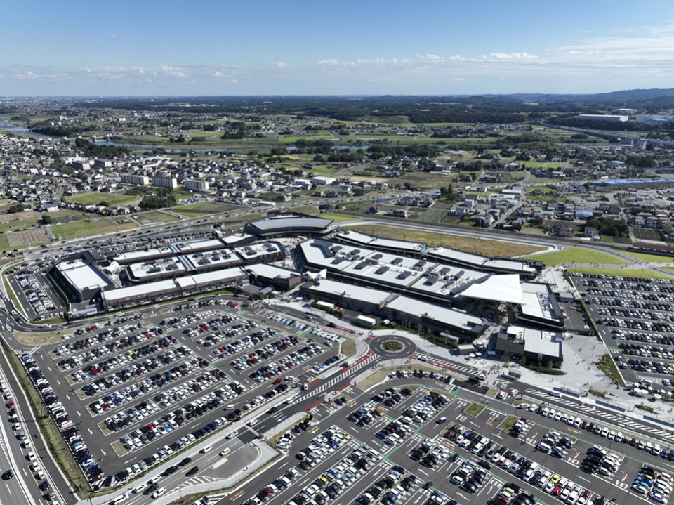 fukaya hanazono premium outlets by mitsubishi jisho design