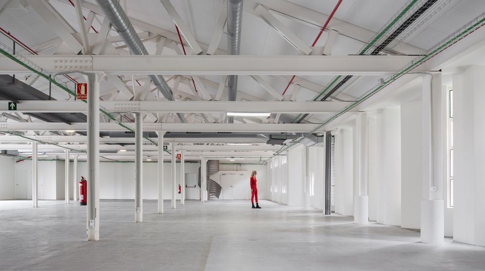 Forkstone Espai Serrahima Barcelona by LoCa Studio jm8