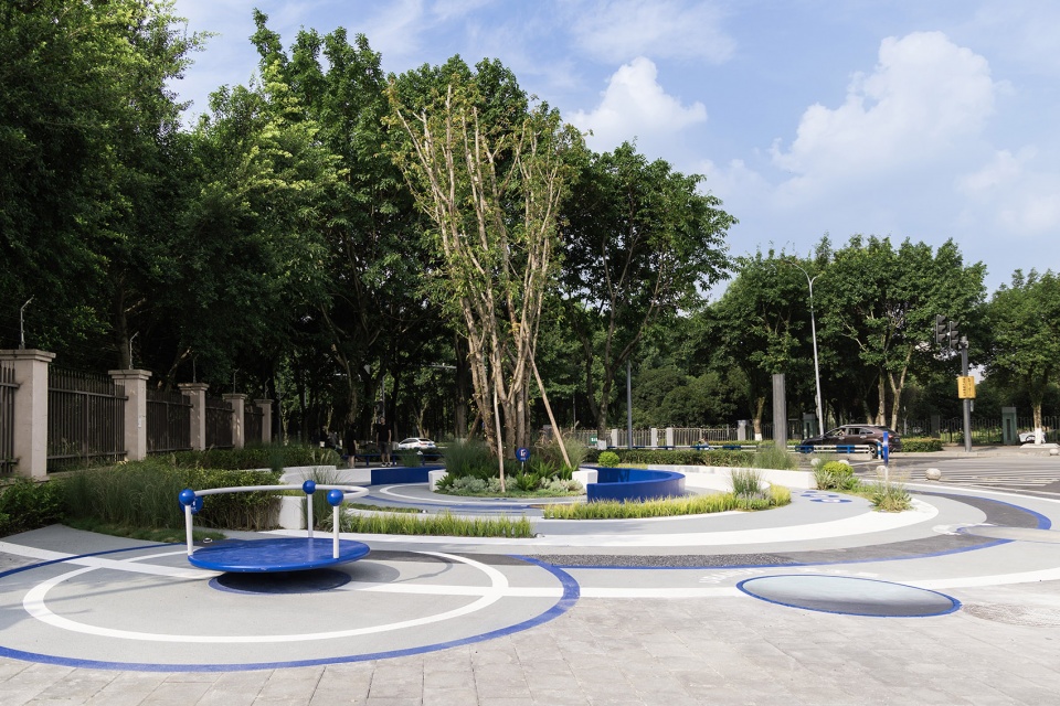 High Tech Quantum Pocket Park by 10Design