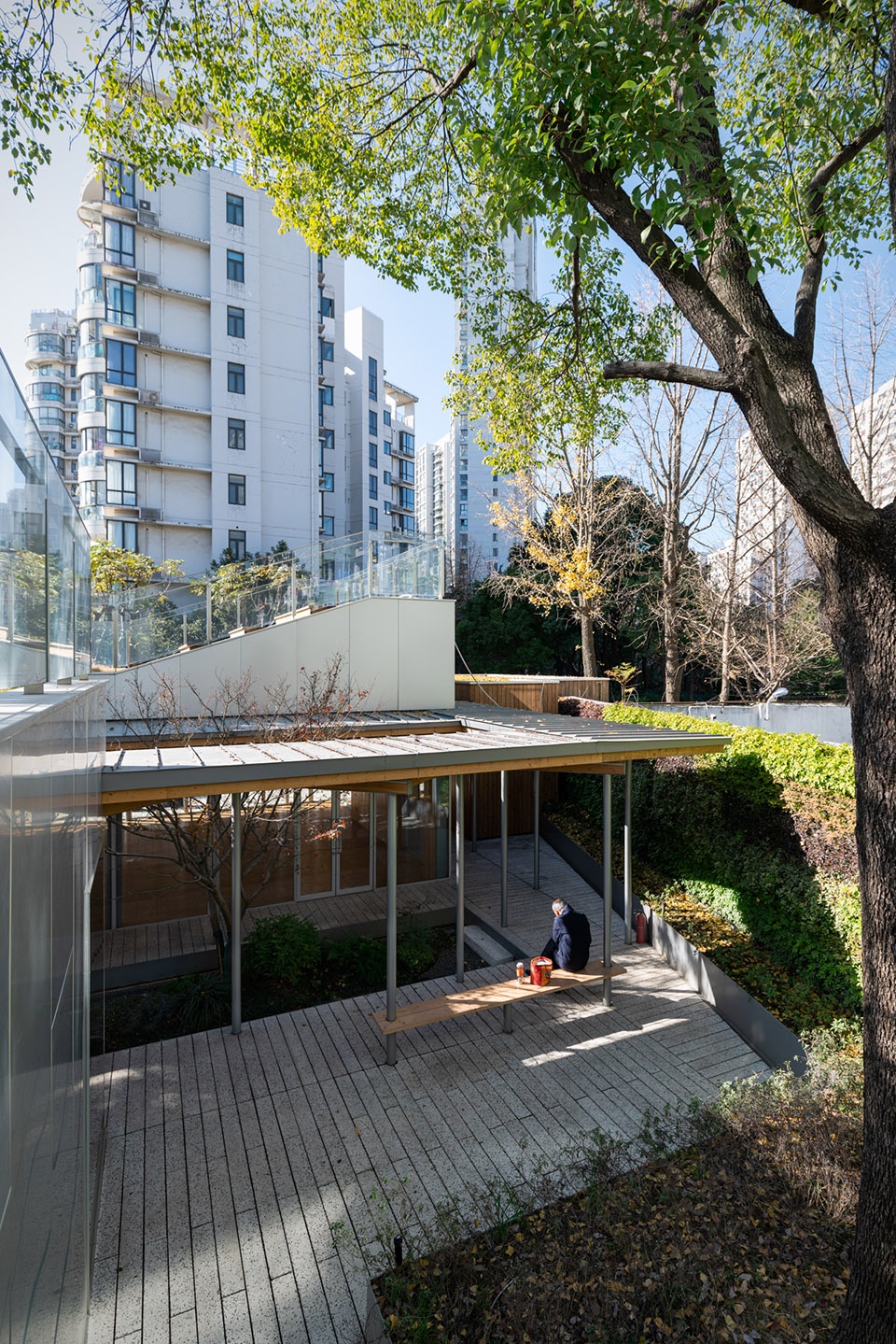 Service Station in Front of Putuo Park Suzhou Creek Atelier Z