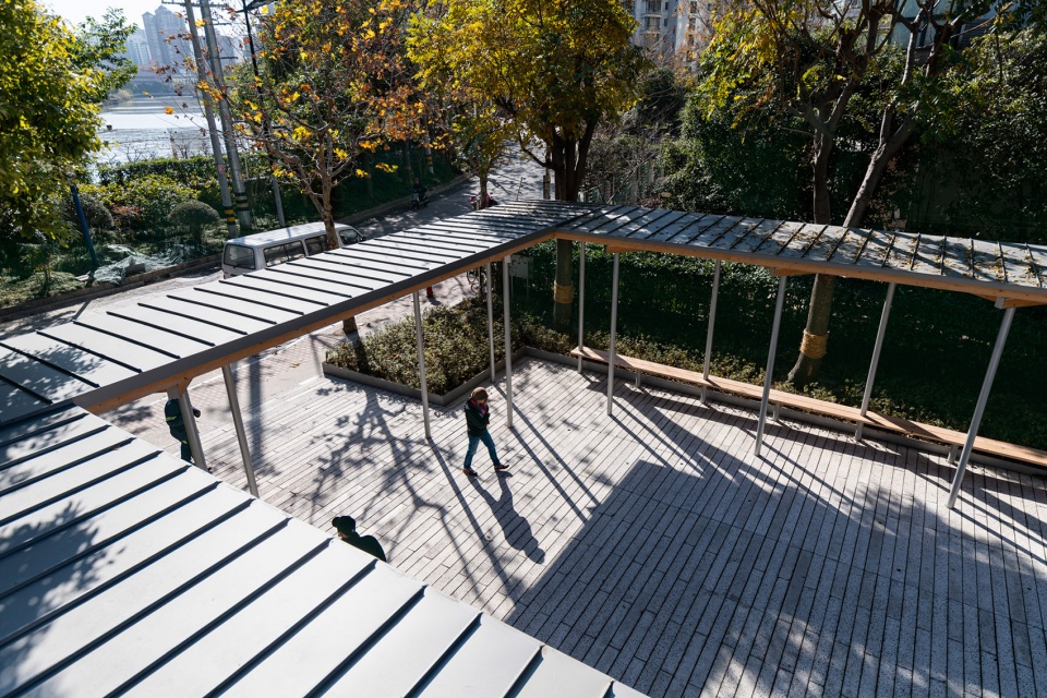 Service Station in Front of Putuo Park Suzhou Creek Atelier Z