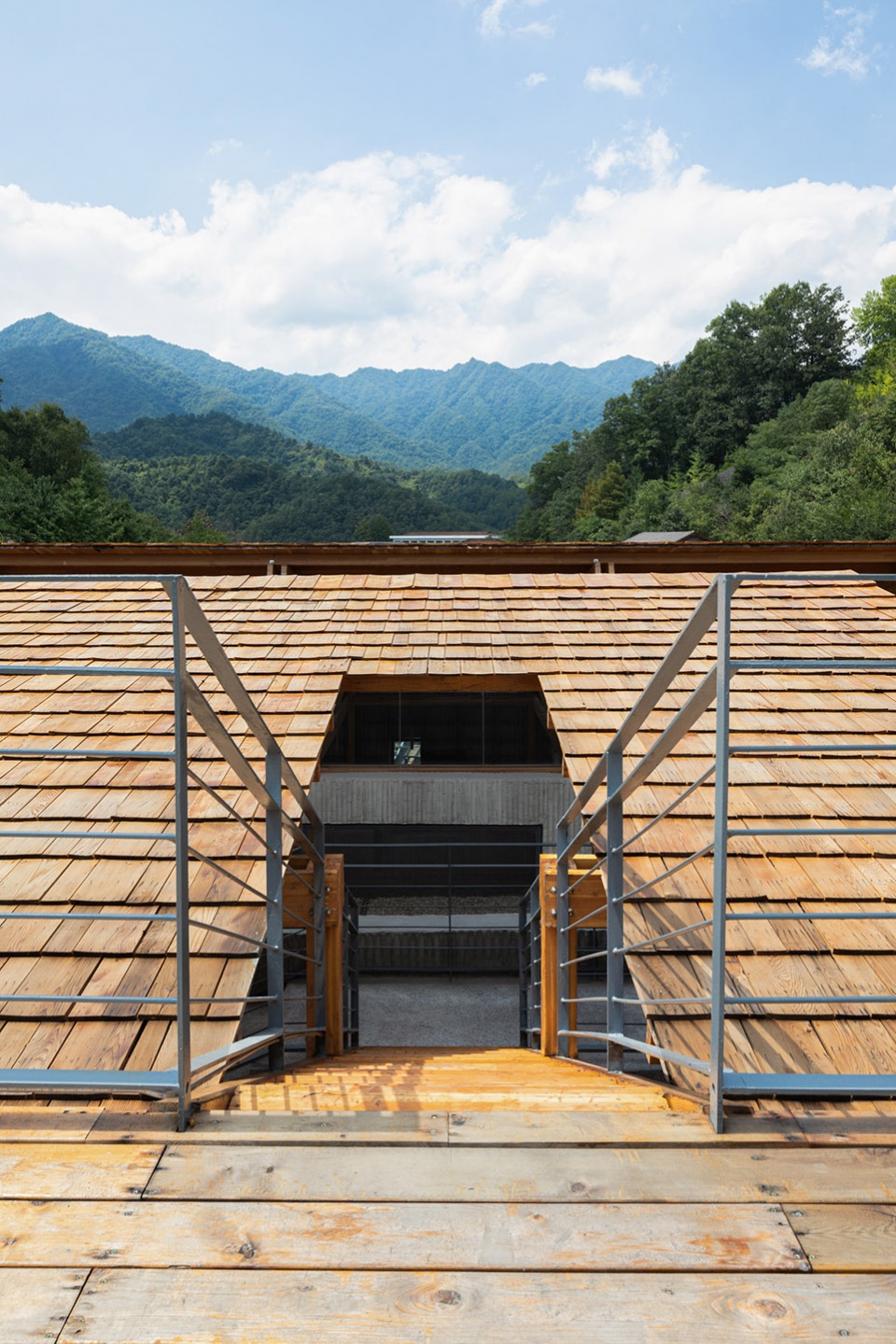 multifunctional service center of liuba mountain scenic area by shulin architectural design