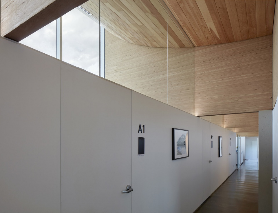 17th Avenue Clinic by 5468796 Architecture