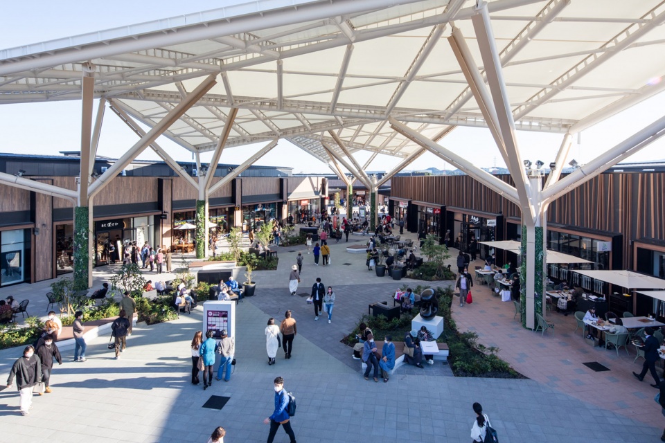 fukaya hanazono premium outlets by mitsubishi jisho design