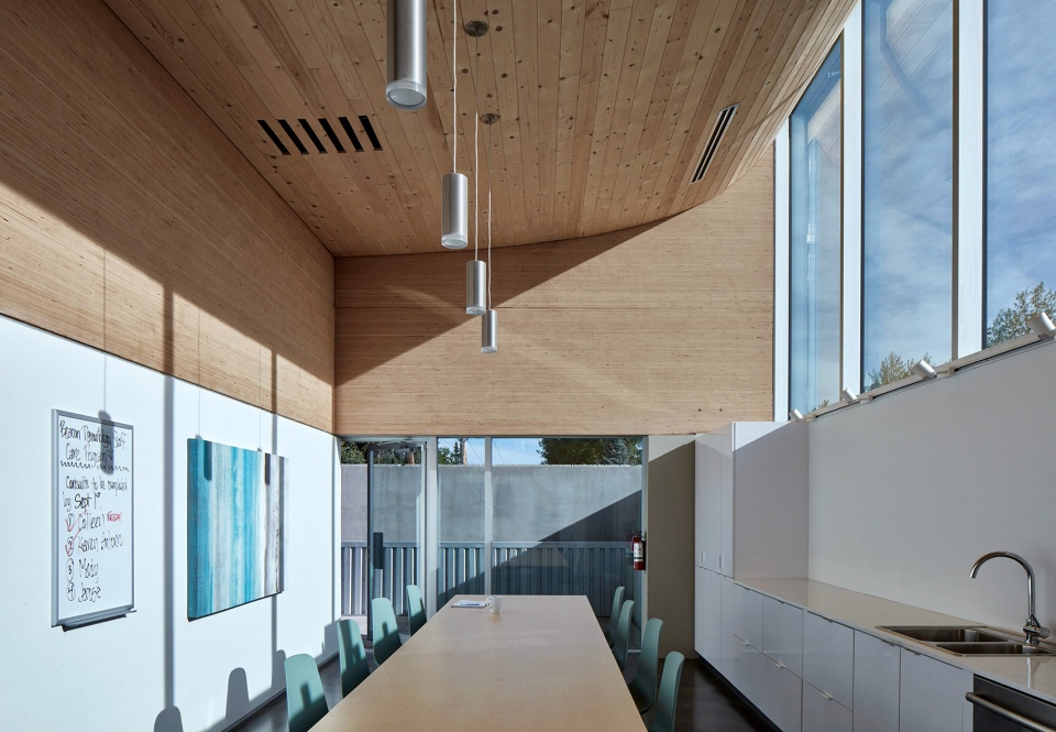 17th Avenue Clinic by 5468796 Architecture