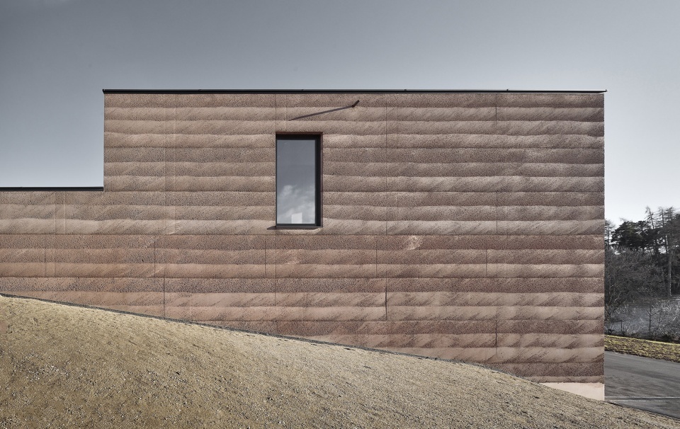 Civil protection centre Ritten by Roland Baldi Architects 960x606