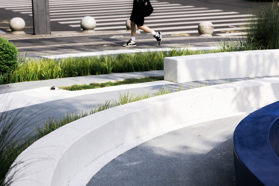 High Tech Quantum Pocket Park by 10Design