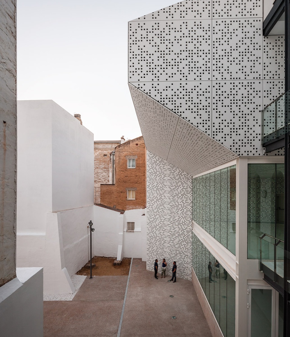 fine arts museum in badajoz by estudio arquitectura hago