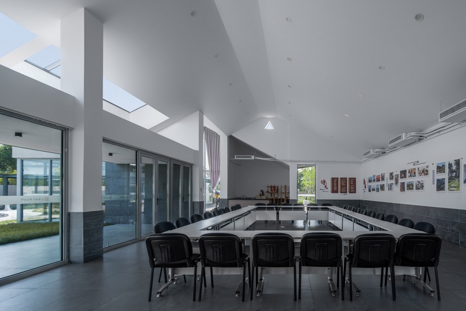 Community Center in Tangma Village Liyang by Atelier RenTian