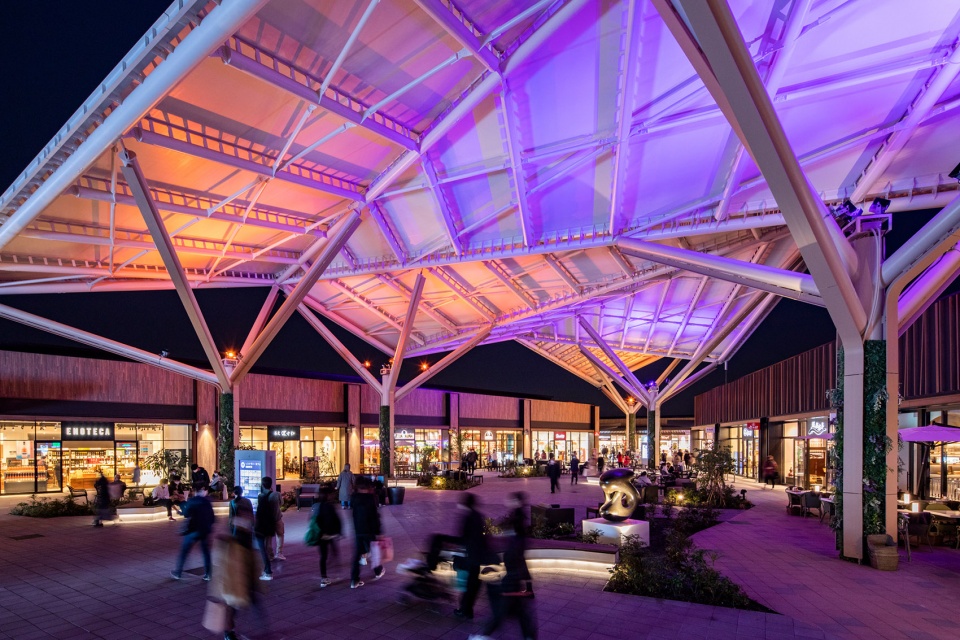 fukaya hanazono premium outlets by mitsubishi jisho design